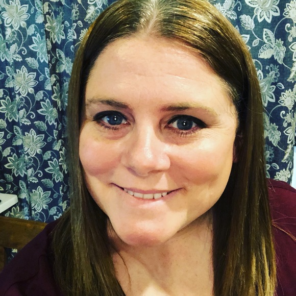 Meet your Posher, Laura - Picture 2 of 3